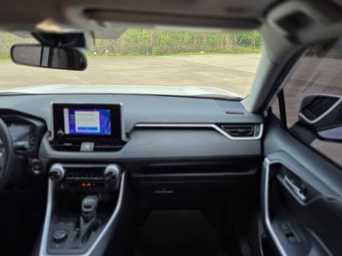 Used 2025 Toyota RAV4 XLE w/ Convenience Package image 18