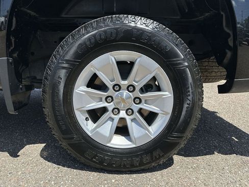 Used 2025 Chevrolet Silverado 1500 LT RWD image 32