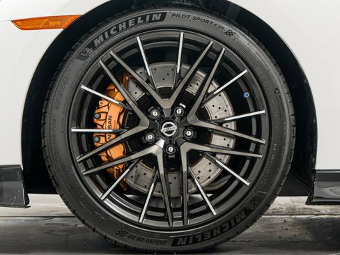 Used 2020 Nissan GT-R Premium image 10