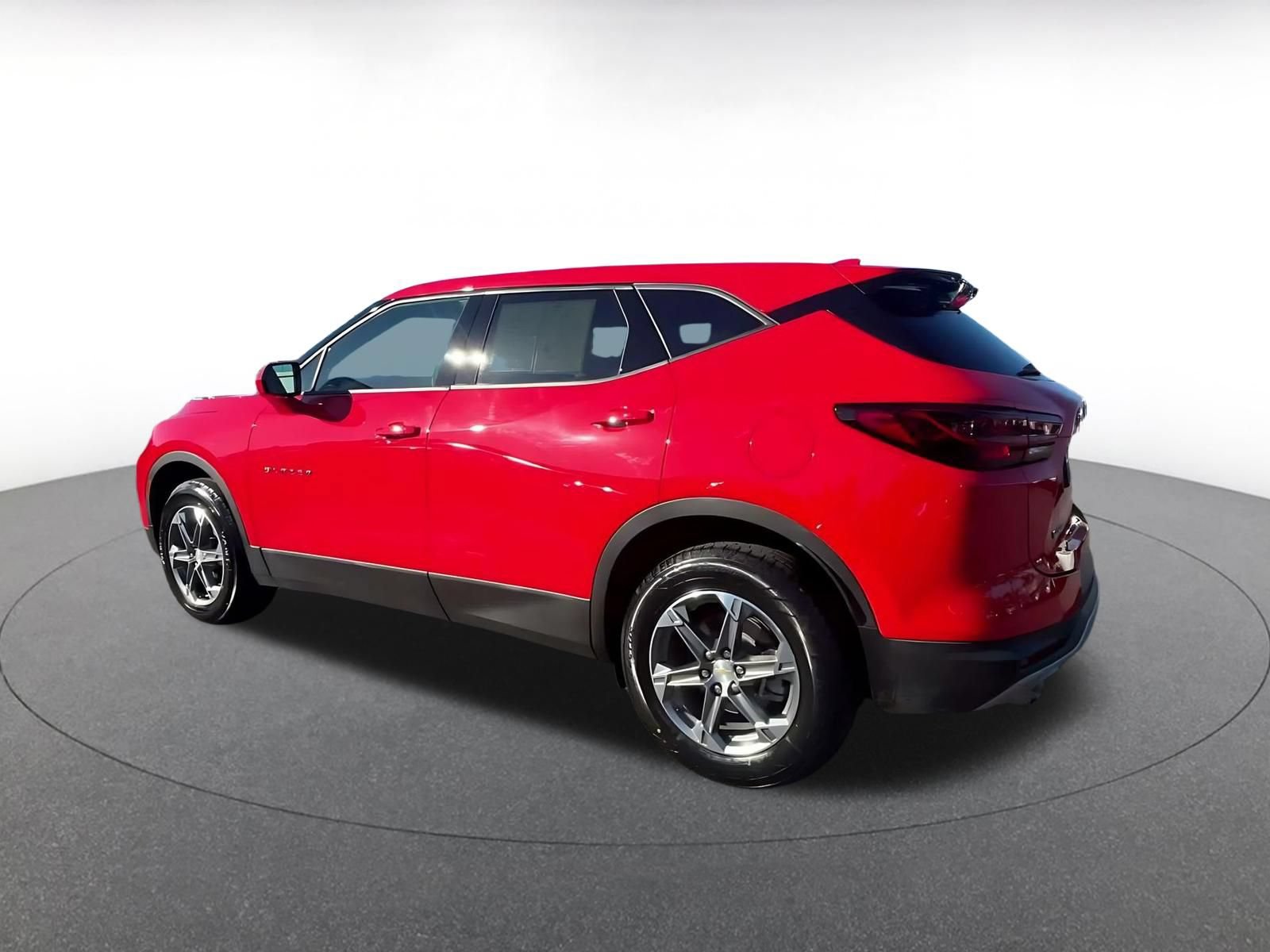 Used 2025 Chevrolet Blazer LT FWD image 8