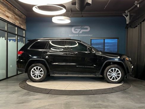 Used 2022 Jeep Grand Cherokee Laredo X image 2