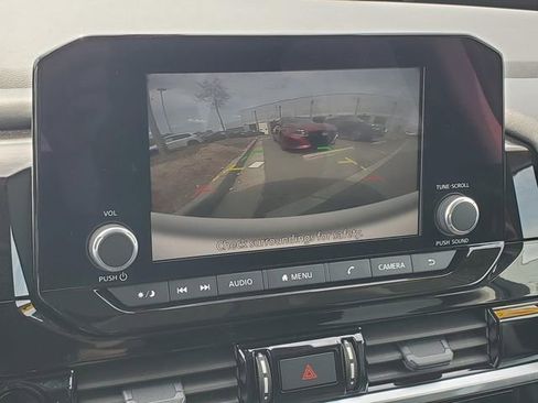 Certified 2025 Nissan Pathfinder SV FWD image 29