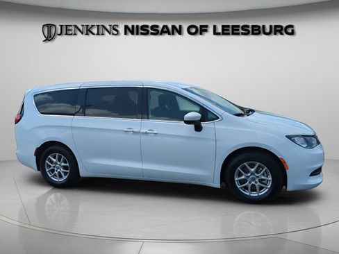Used 2023 Chrysler Voyager LX FWD image 2