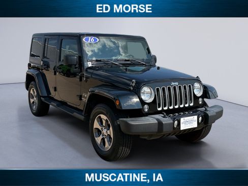 Used 2016 Jeep Wrangler Unlimited Sahara w/ Connectivity Group AWD/4WD image 7