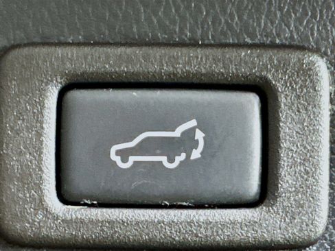 Used 2017 Subaru Forester 2.5i Limited image 28