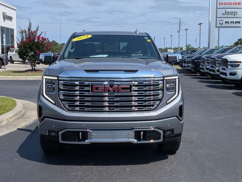 Used 2024 GMC Sierra 1500 Denali w/ Technology Package AWD/4WD image 2