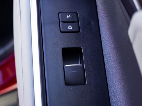 Used 2025 Toyota Highlander Limited image 27