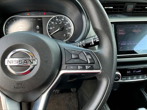 Used 2018 Nissan Kicks SV FWD image 11