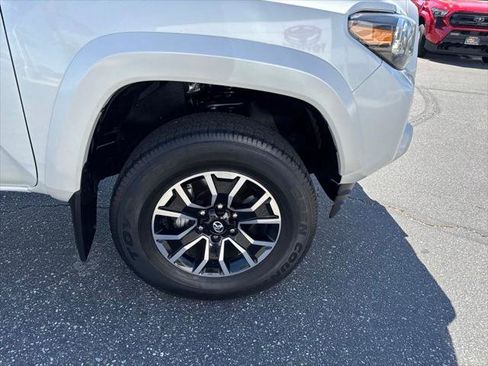 Certified 2022 Toyota Tacoma TRD Sport w/ Black Out Package (TMS) AWD/4WD image 20