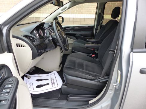Used 2019 Dodge Grand Caravan SE w/ UConnect Hands-Free Group FWD image 20