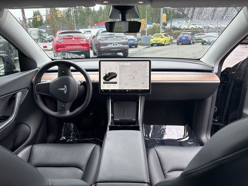 Used 2020 Tesla Model Y Long Range image 12