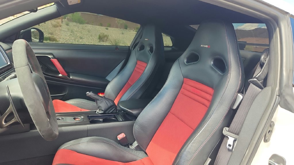 Used 2015 Nissan GT-R NISMO AWD/4WD image 46