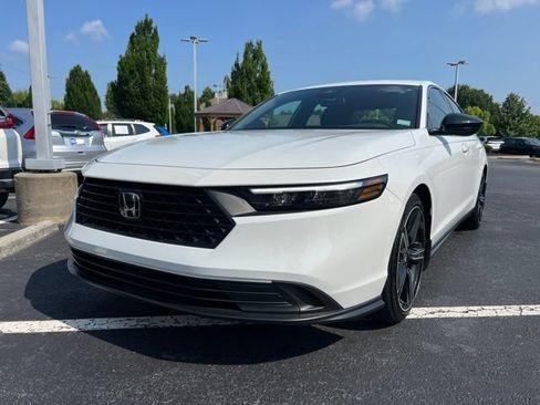 Used 2023 Honda Accord Sport image 2