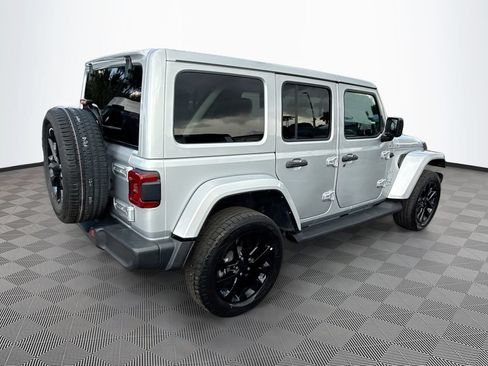 Used 2022 Jeep Wrangler Unlimited Sahara w/ Cold Weather Group AWD/4WD image 6