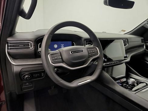 Used 2024 Jeep Wagoneer L Series II w/ Flexible Seating Group AWD/4WD image 17