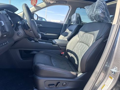 New 2026 Nissan Pathfinder Platinum image 17