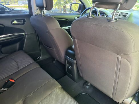 Used 2019 Dodge Journey SE FWD image 23