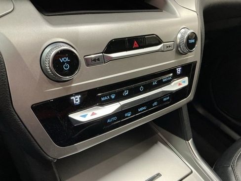 Used 2020 Ford Explorer XLT w/ Equipment Group 202A image 22