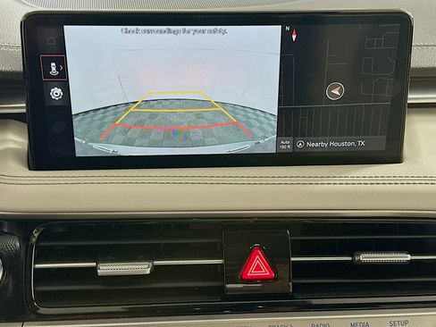 Used 2025 Genesis G70 2.5T image 23