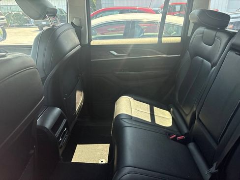 Used 2023 Jeep Grand Cherokee Limited AWD/4WD image 29