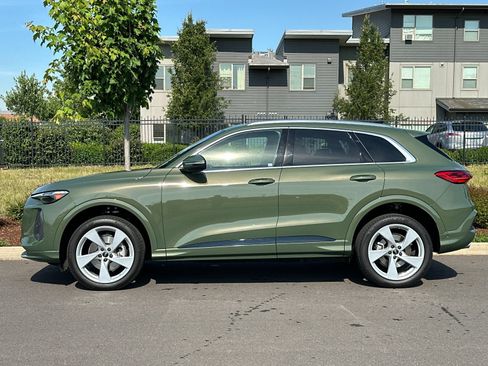 Used 2025 Audi Q5 Premium Plus w/ Premium Plus AWD/4WD image 6