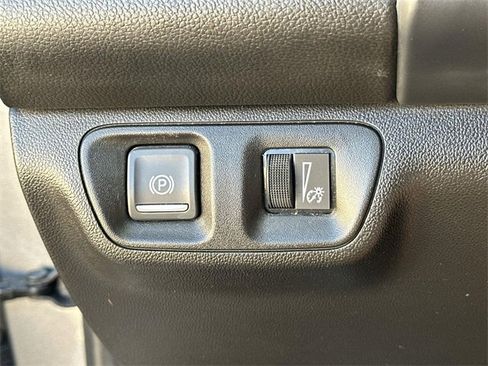 Used 2022 GMC Acadia SLE w/ Elevation Edition image 16