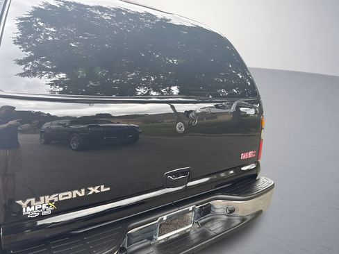 Used 2005 GMC Yukon XL SLT w/ SLT Preferred Equipment Group RWD image 32