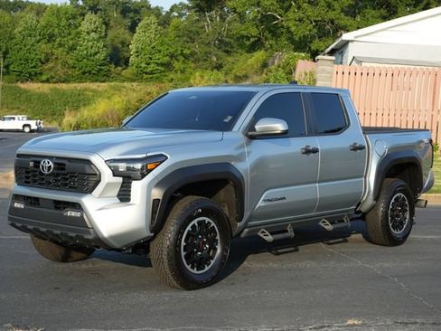 Used 2024 Toyota Tacoma TRD Off-Road AWD/4WD image 3