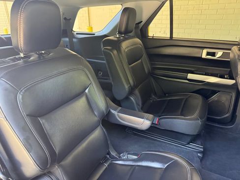 Used 2022 Ford Explorer XLT w/ Equipment Group 202A AWD/4WD image 16