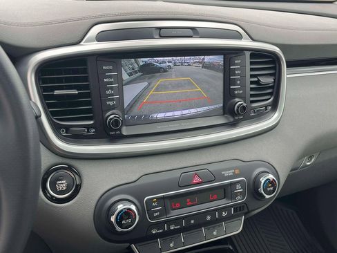 Used 2019 Kia Sorento SX image 35