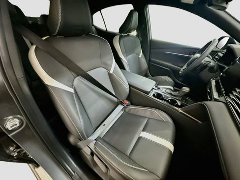 Used 2025 Toyota Camry SE FWD image 32