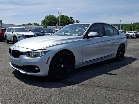 Used 2018 BMW 320i xDrive Sedan w/ Premium Package AWD/4WD image 3