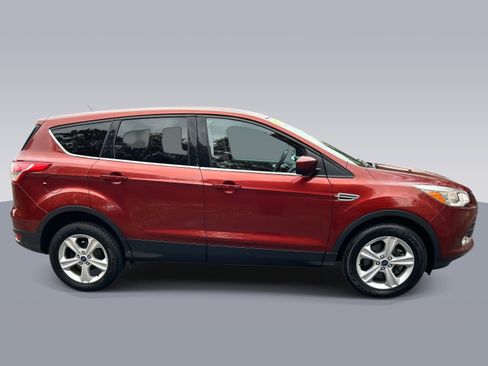 Used 2014 Ford Escape SE image 2