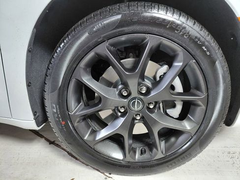 New 2026 Chrysler Pacifica Limited w/ S Appearance Package image 9