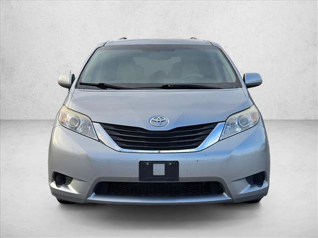 Used 2011 Toyota Sienna LE w/ Towing Pkg FWD image 2