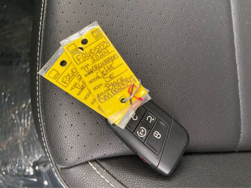 Used 2024 Volkswagen Jetta SE image 35