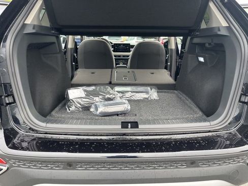 New 2025 Volkswagen Taos SE image 24