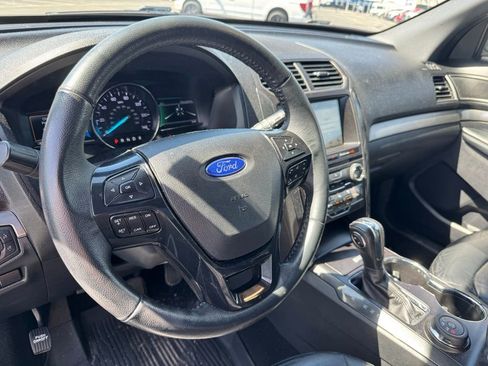Used 2018 Ford Explorer XLT w/ Equipment Group 202A AWD/4WD image 8