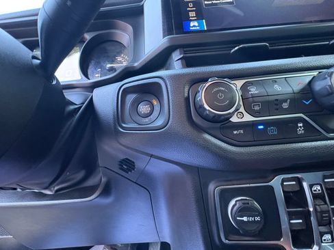 Used 2024 Jeep Wrangler Unlimited AWD/4WD image 23