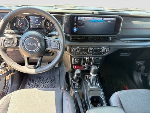 Used 2025 Jeep Gladiator Rubicon w/ Convenience Group AWD/4WD image 23