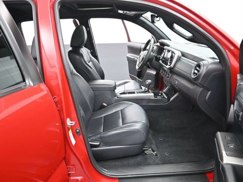 Used 2019 Toyota Tacoma Limited AWD/4WD image 32