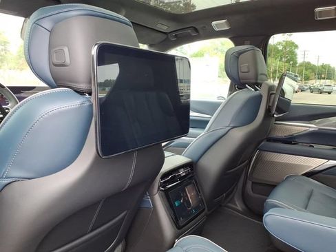 New 2026 Cadillac Escalade IQL Sport 2 w/ LPO, ONYX Package AWD/4WD image 9