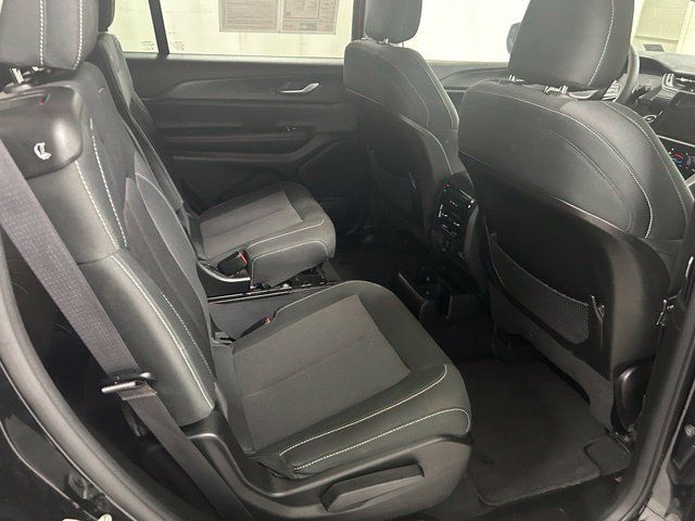 Used 2023 Jeep Grand Cherokee L Laredo w/ Luxury Tech Group I AWD/4WD image 14