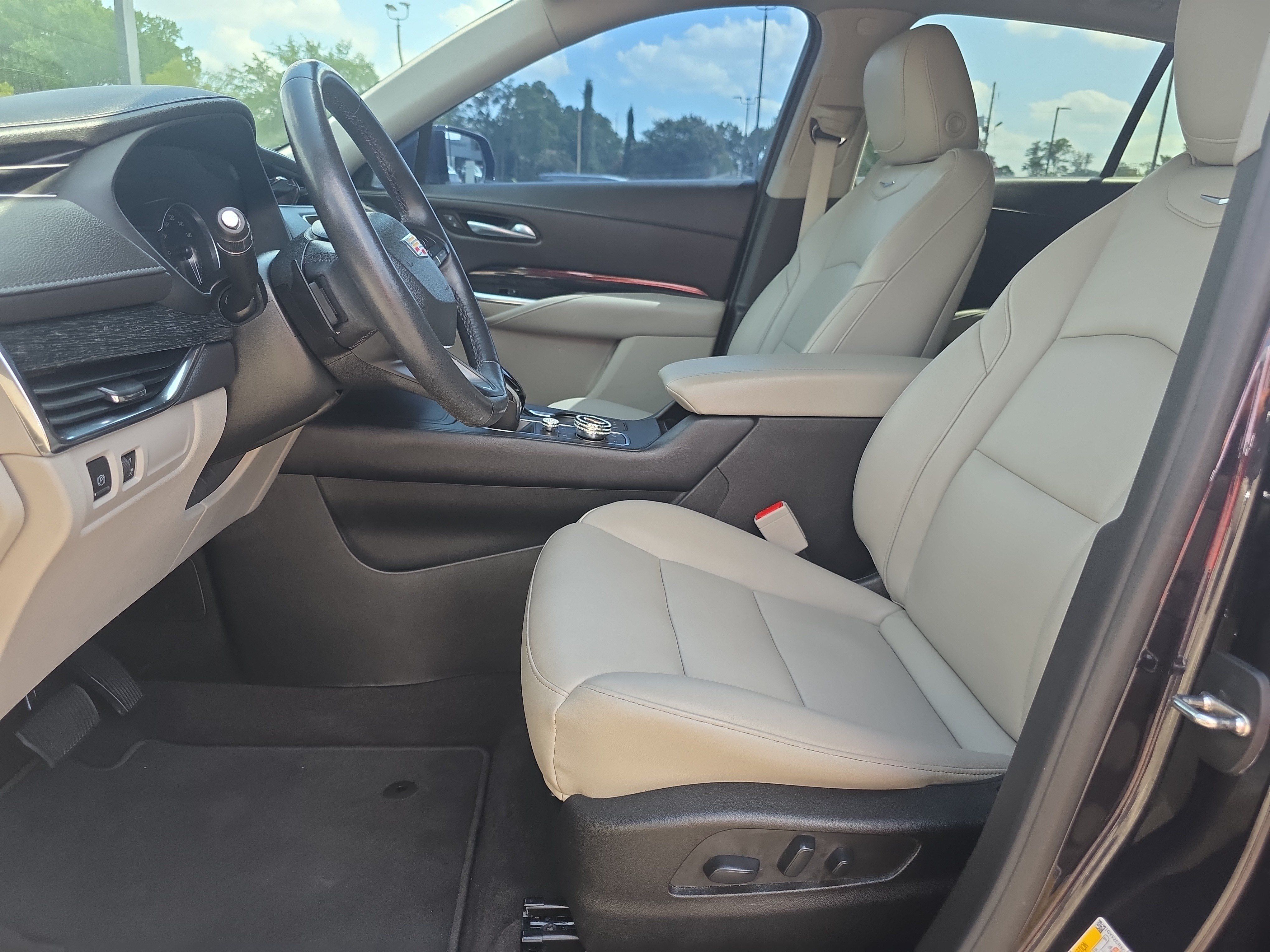 Used 2023 Cadillac XT4 Premium Luxury w/ Cold Weather Package FWD image 10