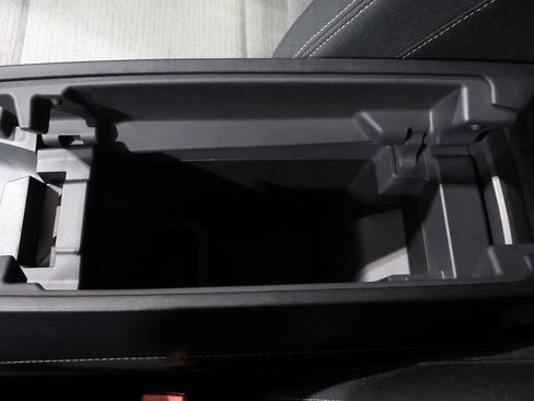 Used 2023 Nissan Rogue SV image 32