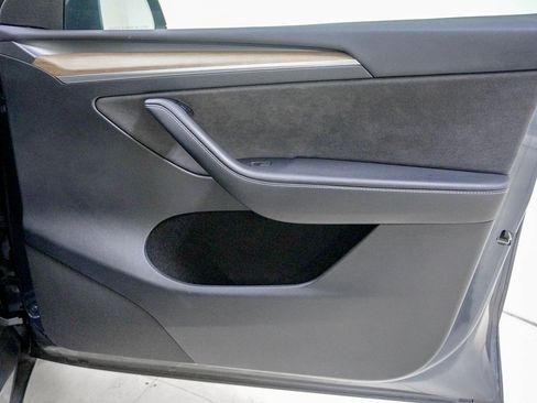 Used 2023 Tesla Model Y Long Range image 32