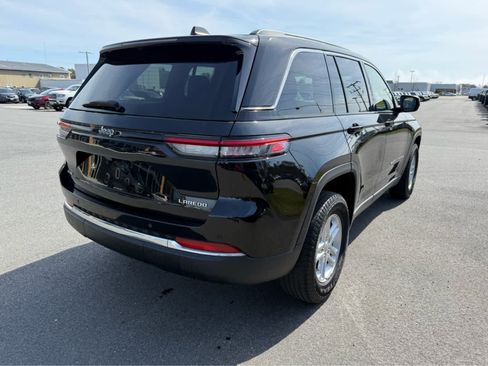 Used 2023 Jeep Grand Cherokee Laredo image 9