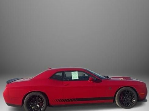 Used 2015 Dodge Challenger SRT Hellcat image 3