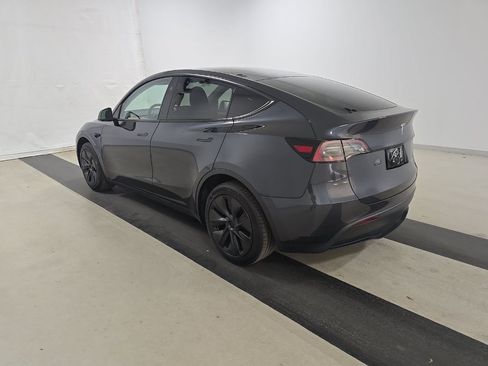 Used 2024 Tesla Model Y Long Range AWD/4WD image 4