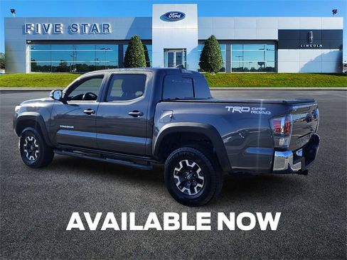 Used 2022 Toyota Tacoma TRD Off-Road image 5